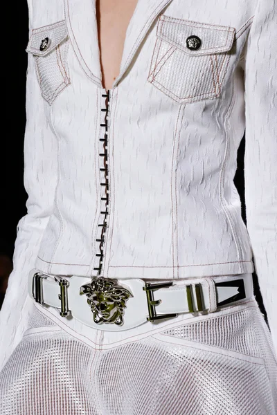 Look 15